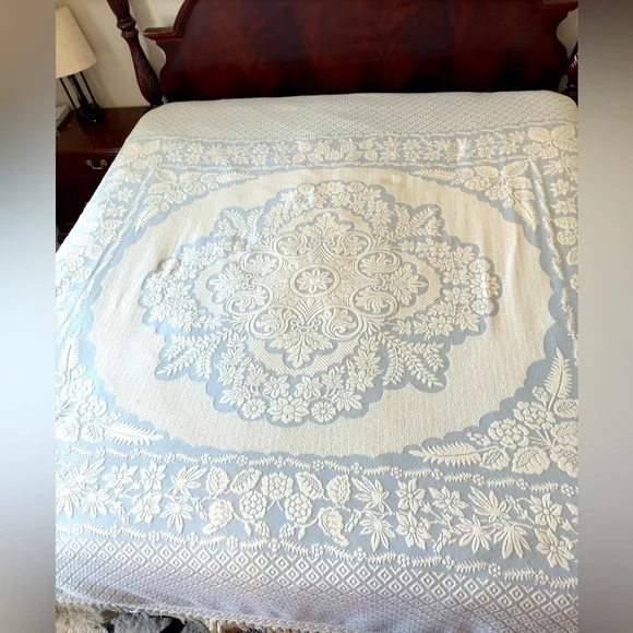 COTTON WOVEN KING BLUE CREAM 6” FRINGE MEDALLION BEDSPREAD 115x115” - Picture 1 of 8